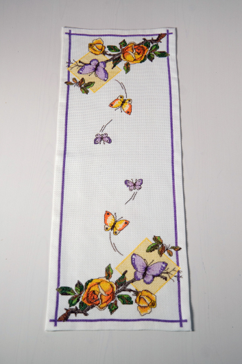 Fjärilar och gula rosor - löpare