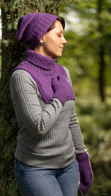 Fuskpolo, tumvantar och mössa