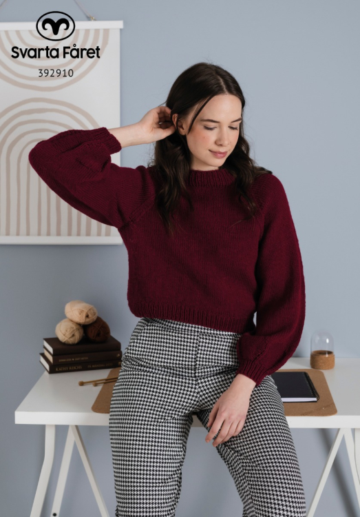 Osaka - tröja med blomblad på ärm 