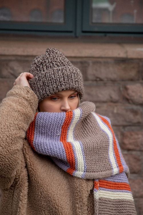 Sibirien - stor stickad sjal med fransar