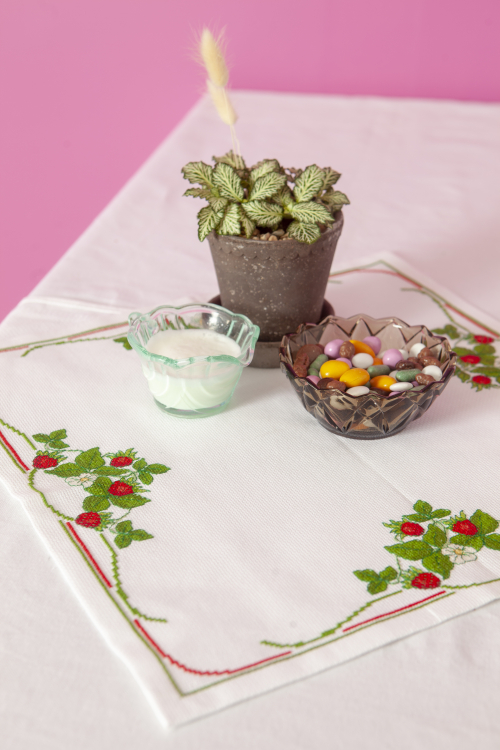 Smultron på rad - duk