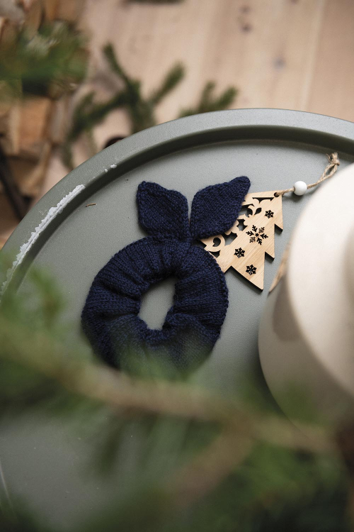 Liljeholmen - scrunchie med blad