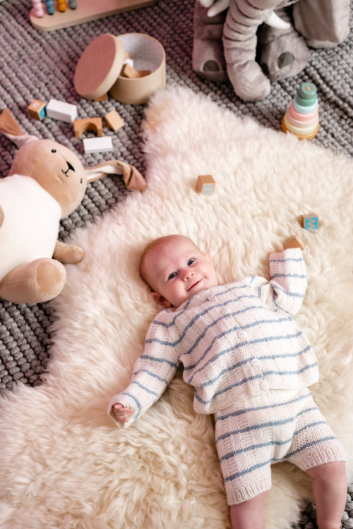 Karon - stickad babykofta 